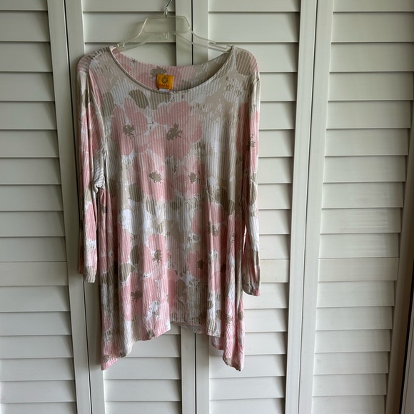 Women’s Ruby Rd. Top - Picture 2 of 5